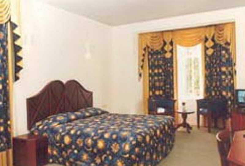 Galway Forest Lodge Hotel نوفارا إيلِيا الغرفة الصورة